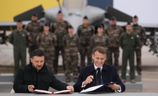 След срещата Макрон-Зеленски: Украйна ще закупи 100 изтребителя Rafale