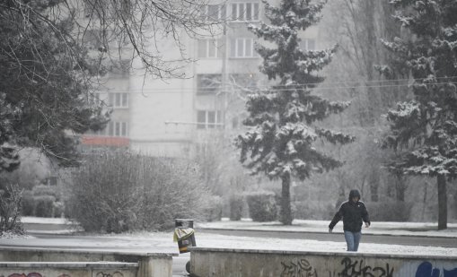 Нахлува студен въздух, дъждът ще преминава в сняг утре