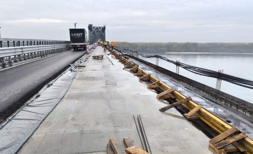 Пускат двупосочно движението по Дунав мост за празниците