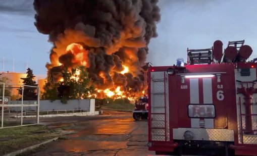 Украински дронове поразиха рафинерия на &bdquo;Лукойл&ldquo; 