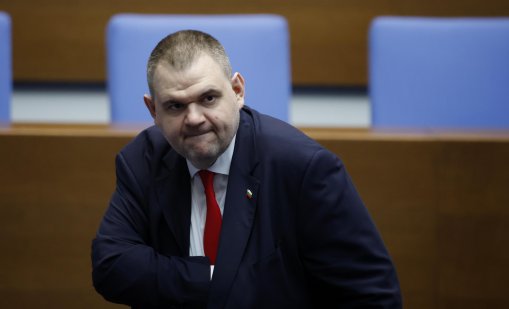 Бащата на посланика в ОАЕ: Не познавам Пеевски
