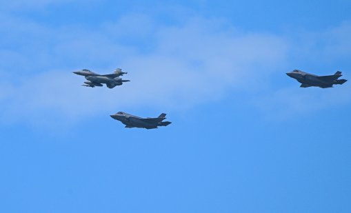Защо най-новият F-16 е натоварен с пет външни резервоара за гориво