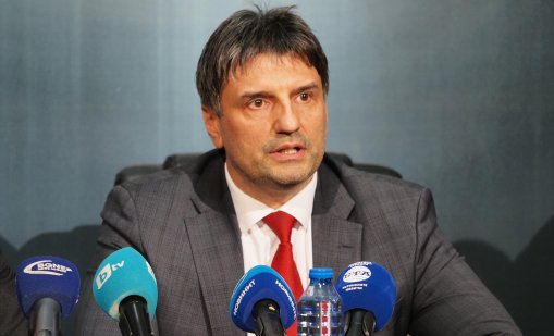 7 души, сред които и полицаи, са обвинени за участие в организирана престъпна група