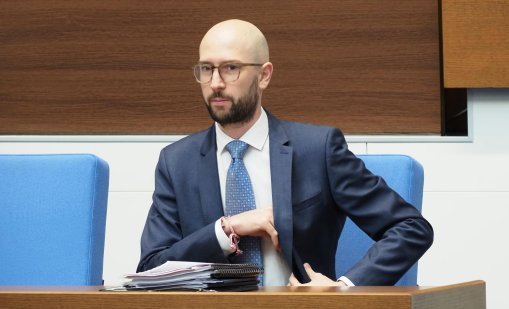 Финансовият министър представи параметрите на удължителния закон