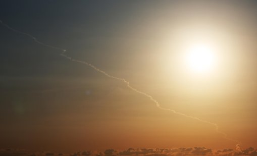 Иран атакува рафинерии и складове за гориво в Израел