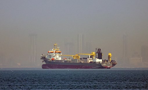 Задава ли се петролна криза? САЩ имат дни, за да отворят Ормузкия проток