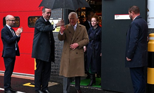 Крал Чарлз навърши 77 години в исторически замък 