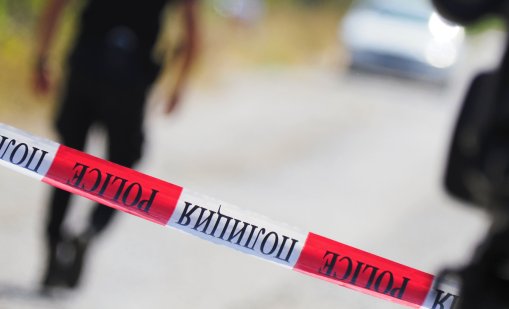 Три трупа след ужас в Бургаско: Мъж простреля майка си, сестра си и леля си, подпали къщата