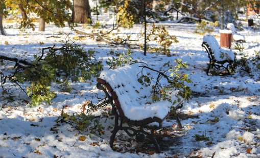 Времето утре: Остава студено, на места ще вали сняг
