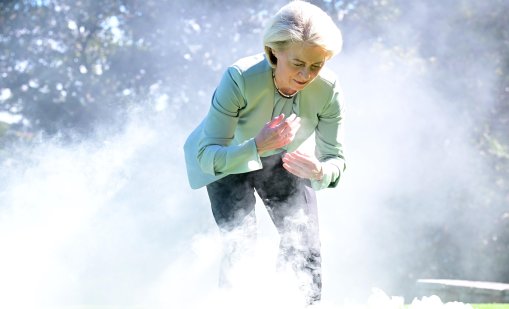 Посрещнаха Урсула с традиционна церемония в Австралия СНИМКИ