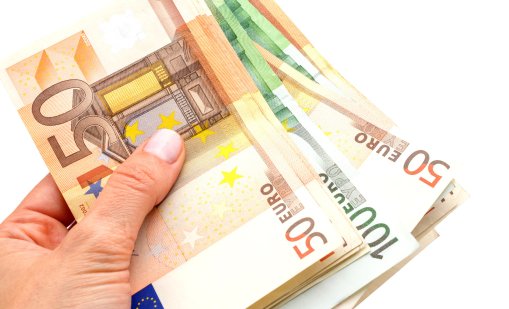 Коледният бонус става задължителен в Словения