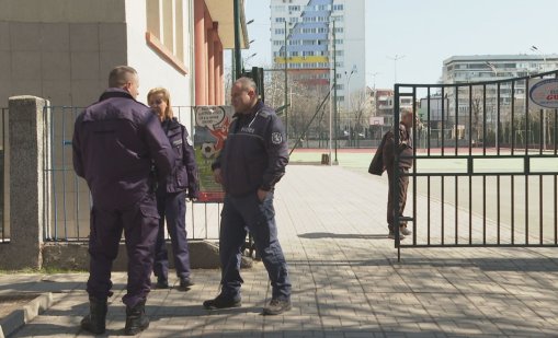 Сигнали за бомби затвориха училища в Пловдив и Разград 