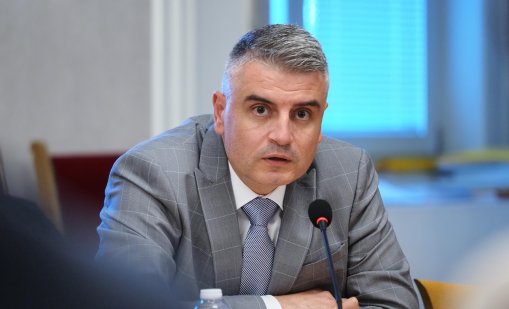 Остават много въпросите около подписаното замразяване на договора с "Боташ"