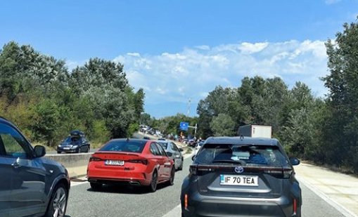 Нова драма в Кресненското дефиле: Срути се скална маса и затрудни движението