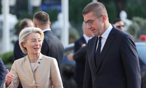 Премиерът на РСМ: Няма да впишем безусловно българите в конституцията