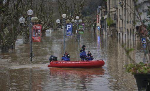 Безпрецедентно: От 35 дни във Франция вали неспирен дъжд
