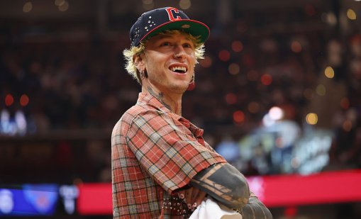 Machine Gun Kelly разкри ужасяващи здравословни проблеми заради татуировка