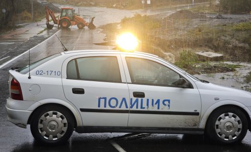 Достъпът до къмпинг "Арапя" е блокиран, над 10 часа вали в Царево