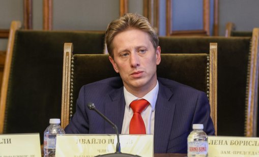 Шотев: Спирането на оръжието за Украйна е димка