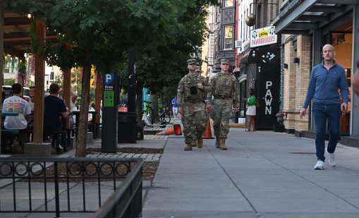 Военните вече патрулират с огнестрелно оръжие във Вашингтон