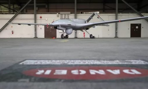 Два турски дрона "Байрактар" с исторически синхронен полет