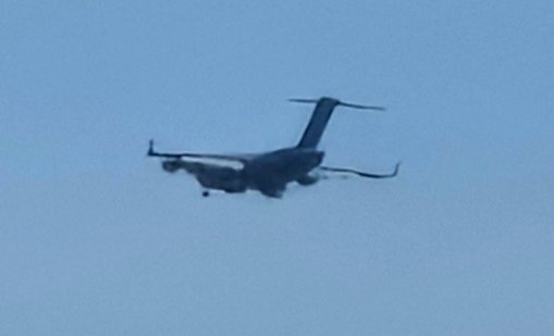 Ниско прелитащи F-16, МиГ-29, Су-25 и L-39 стреснаха бургазлии (ВИДЕО)