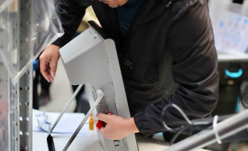 ГЕРБ за машините: Остаряла, отворихме я с детска отвертка