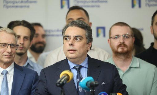 Асен Василев: Когато съм градил екипи и аз съм се обаждал на приятели за определени хора