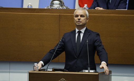 Костадинов: Ще продължим да казваме истината в "храма на лъжата" 