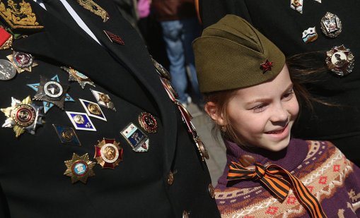 Русия бори ниските нива на раждаемост като плаща на ученички да забременяват