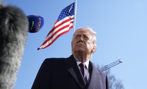 Тръмп обеща на Иран, че ще удари "с невиждана сила", ако Техеран предприеме силна атака