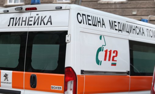 Навес падна върху хора в София, един е загинал 