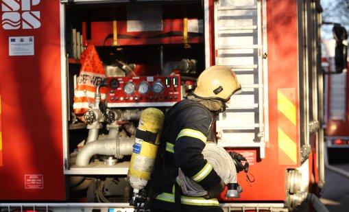 Пожар пламна в сградата на общината в Разград, всички са евакуирани