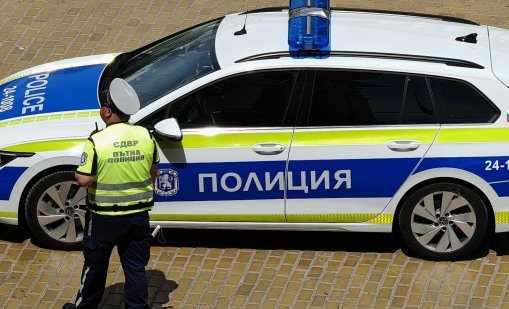 Глобяват със 150 евро бащата на 15-годишния шофьор, возил родителите си