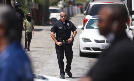 Кола се вряза в хора пред магазин в Калифорния, има ранени