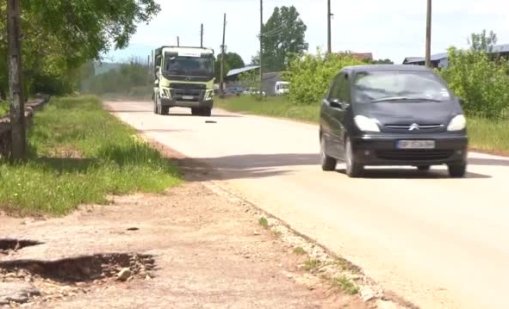 Жители и кметове на наводнените села в Монтанско дават лични пари за почистване