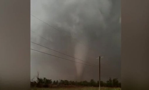 Голямо торнадо премина през Оклахома ВИДЕО