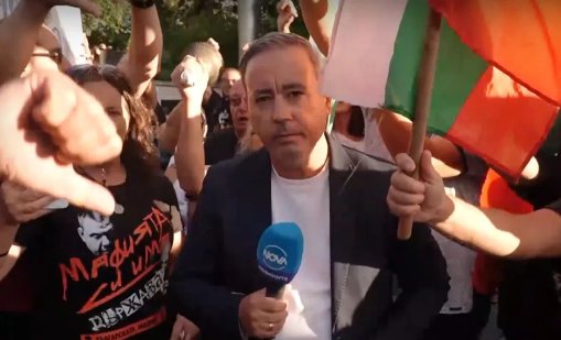 "Възраждане" се разграничиха от нападението над журналист на протеста пред ВМЗ-Сопот
