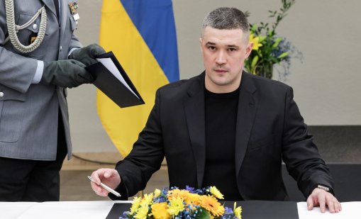 Италия поиска отстранения в Украйна Федеров за съветник 