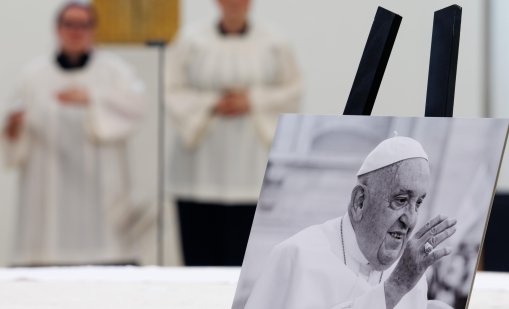 Папамобил на папа Франциск вече е мобилна клиника за децата в Газа