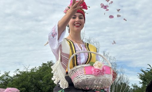 Президентът Йотова е за Празника на розата в Казанлък