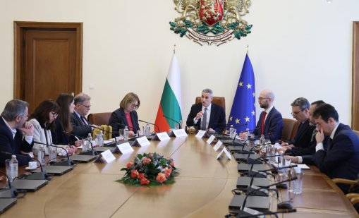 Хората не трябва да избират между купен глас и топъл обяд