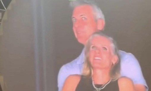 Кристин, която се гушкаше с шефа на концерт на Coldplay: Клиширана грешка заради текила