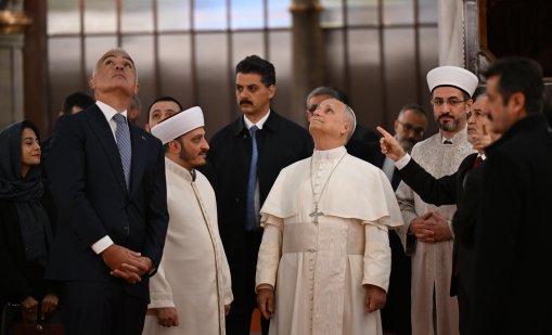 Папата посети Синята джамия и сирийската православна църква в Истанбул