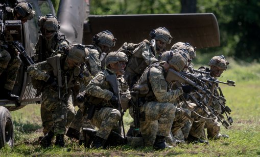 Мъжете в австрийската армия вече може да носят дълга коса