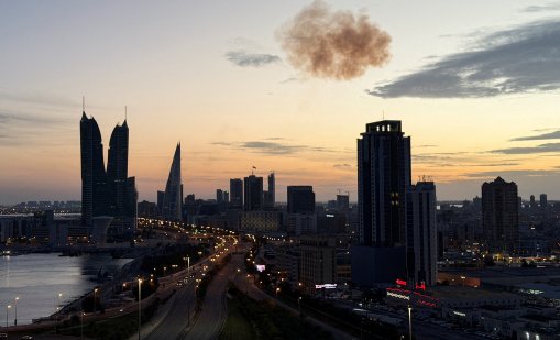 Иран удари жилищни сгради и хотел в Бахрейн