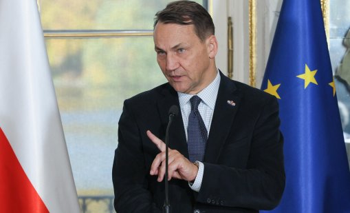Захарова нарече полския външен министър Осама бин Сикорски