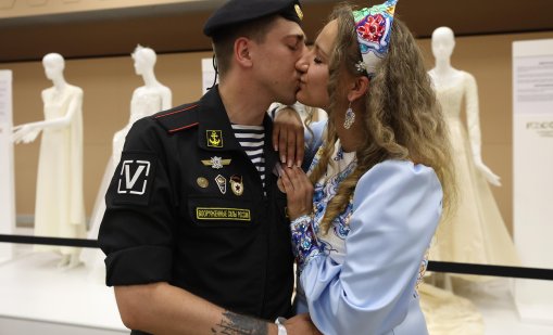 Бум на "Черни вдовици" в Русия: Омъжват се за войници и чакат да ги убият на фронта 