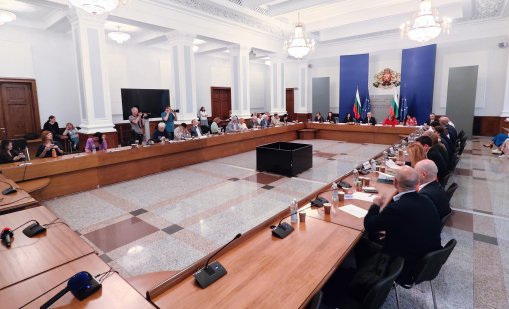 Социалните партньори, без КРИБ, подкрепиха бюджета на ДОО за 2026 г.