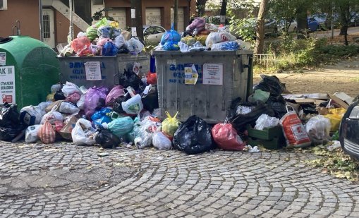 Спира събирането на боклука от цветните контейнери в 18 района в София